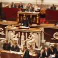D’un point de vue institutionnel, la France reste traumatisée par le « Régime des partis » qu’a caractérisé la Quatrième République, ce qui a pour effet de fortement limiter le nombre...