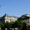Paris, Nation, le 4 août 2011. 18h25. Un inconnu, la cinquantaine, à une jeune fille. « Bonjour, je vous dérange pas ? Je ne sais pas si vous pourrez m’aider, car il...